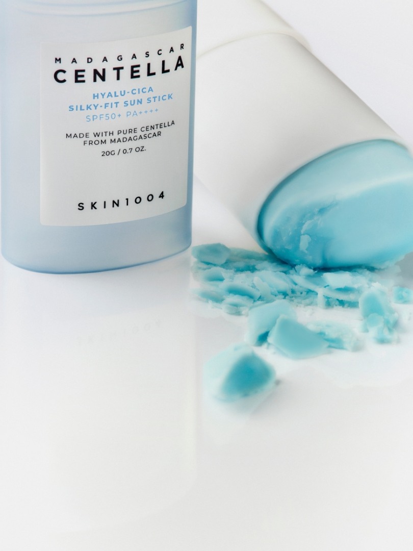 Skin1004 Madagascar Centella Hyalu-Cica silky fit sun stick